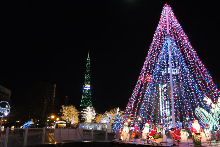 冬景色を彩るクリスマスツリー